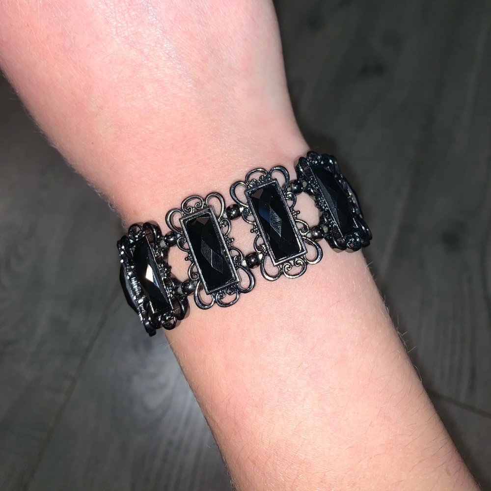 Flexible metal gem bracelet